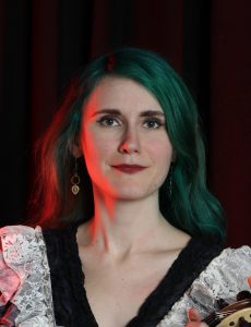 Felicitas Baumann, Violine und Stimme, Gesang, bei F.I.M. Formationen+ Tanz